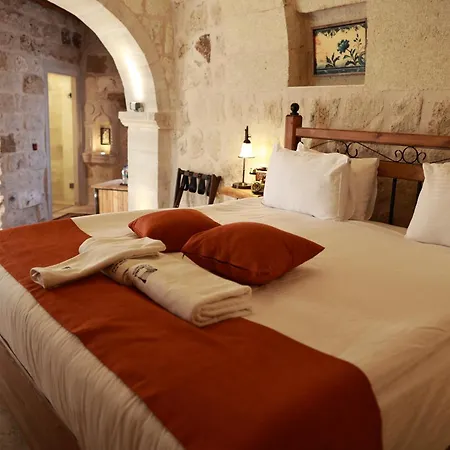 Peruna Cave Hotel *