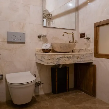 Peruna Cave Hotel *
