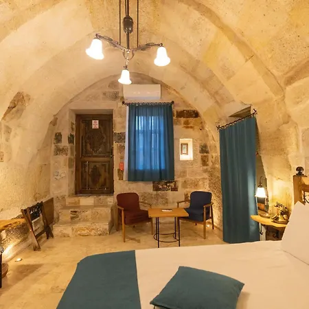 Peruna Cave Hotel *